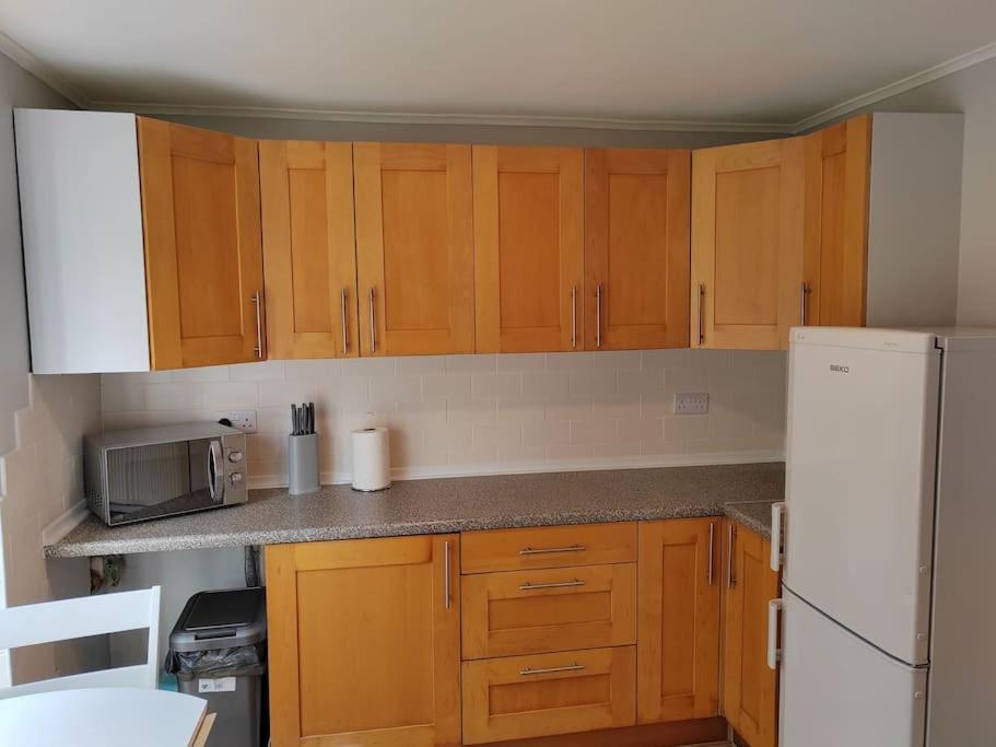 Appartement Cosy Brighouse 3 Bed House-Great For Contractors Extérieur photo