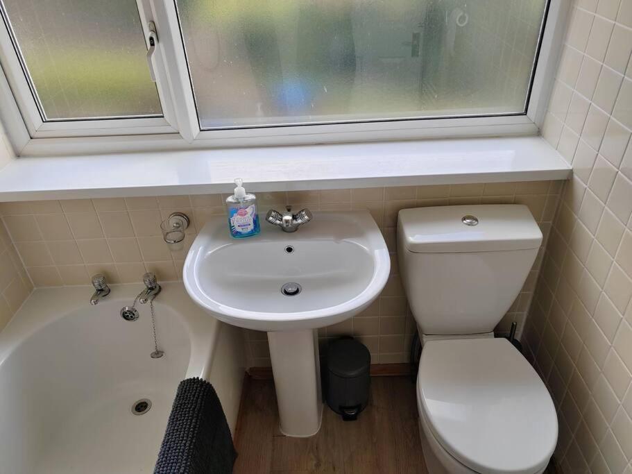 Appartement Cosy Brighouse 3 Bed House-Great For Contractors Extérieur photo