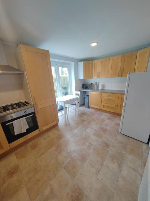 Appartement Cosy Brighouse 3 Bed House-Great For Contractors Extérieur photo
