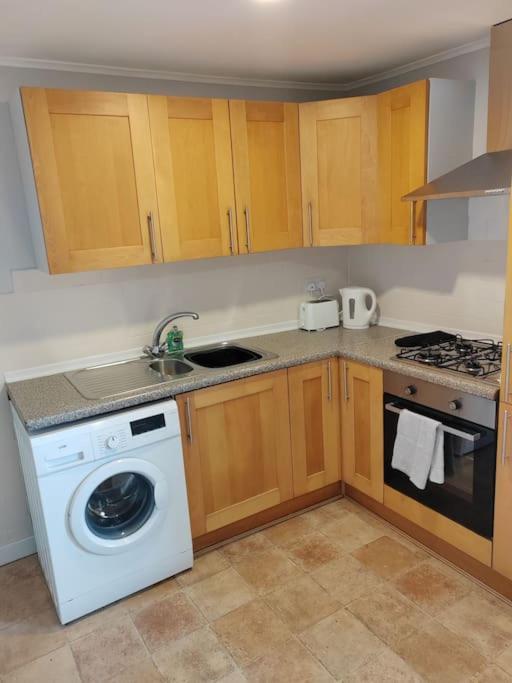 Appartement Cosy Brighouse 3 Bed House-Great For Contractors Extérieur photo